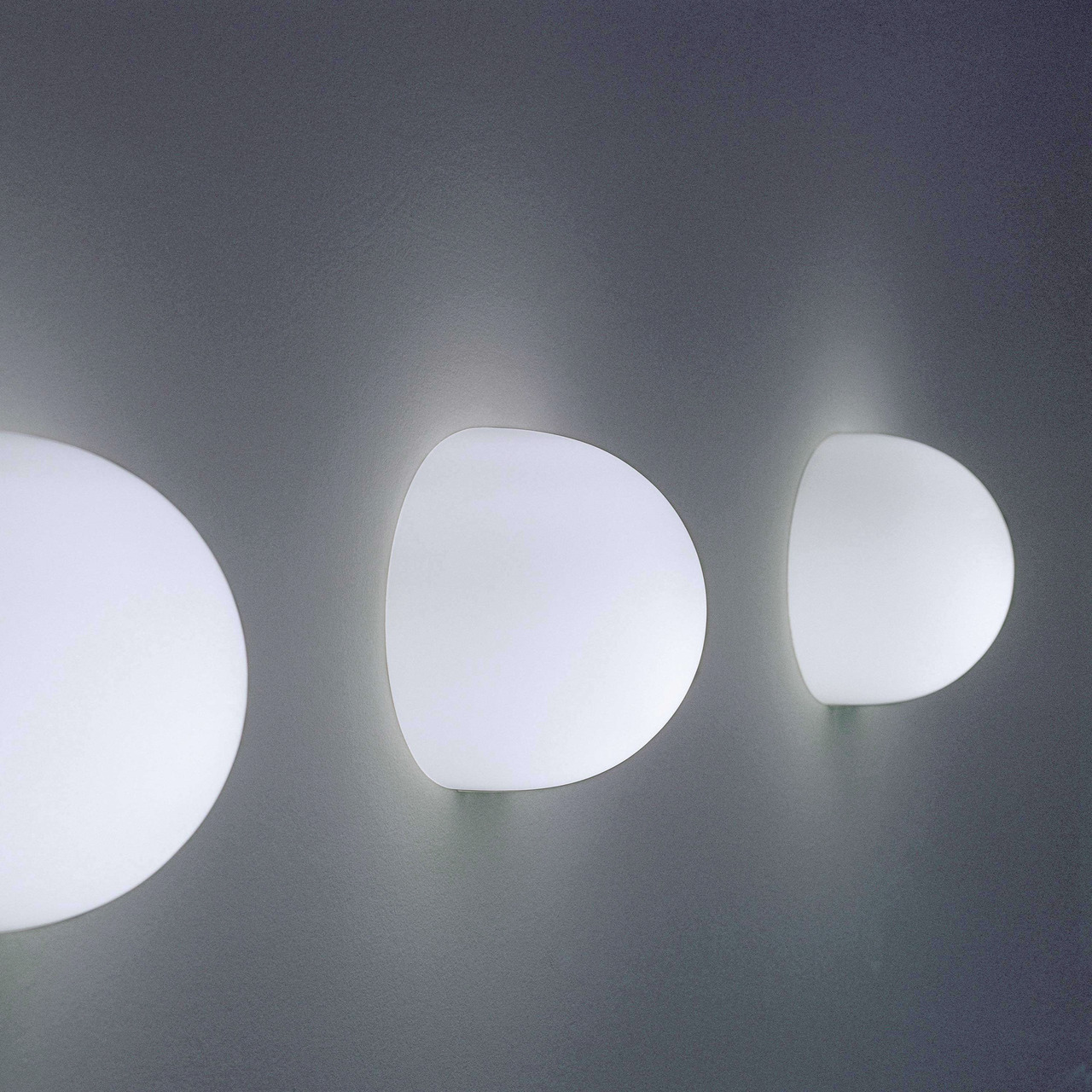 Glo-Ball Wall by Flos, view 2