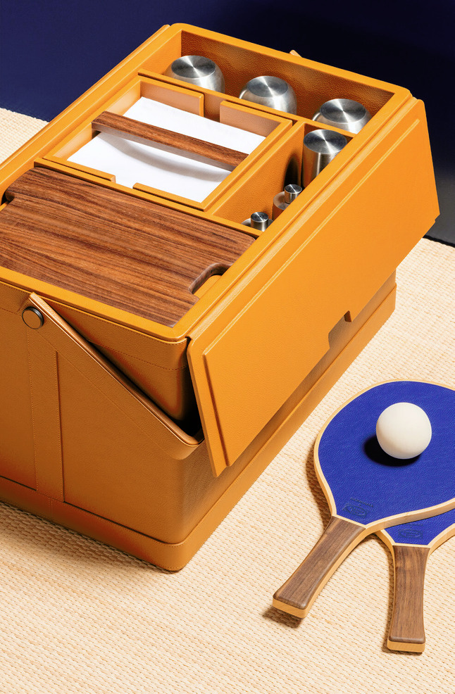 Picnic Organizer with Rigid Structure and Fold-Down One-Piece Handle, view 3