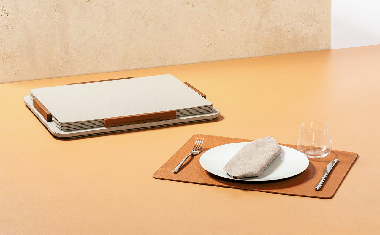 Napkin Holder with 6 Napkins