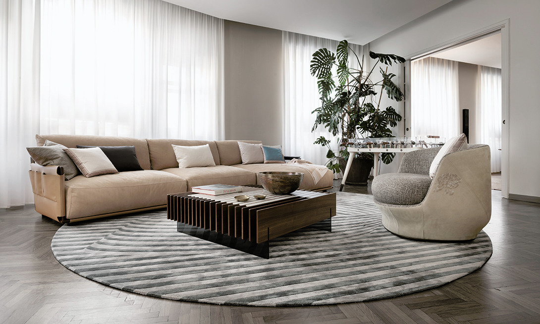 Adam Armchair by Giorgetti, view 2