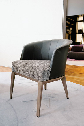 Aura Chair by Giorgetti, view 3