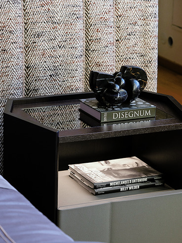 Delphi Coffee and Side Table by Giorgetti, view 3