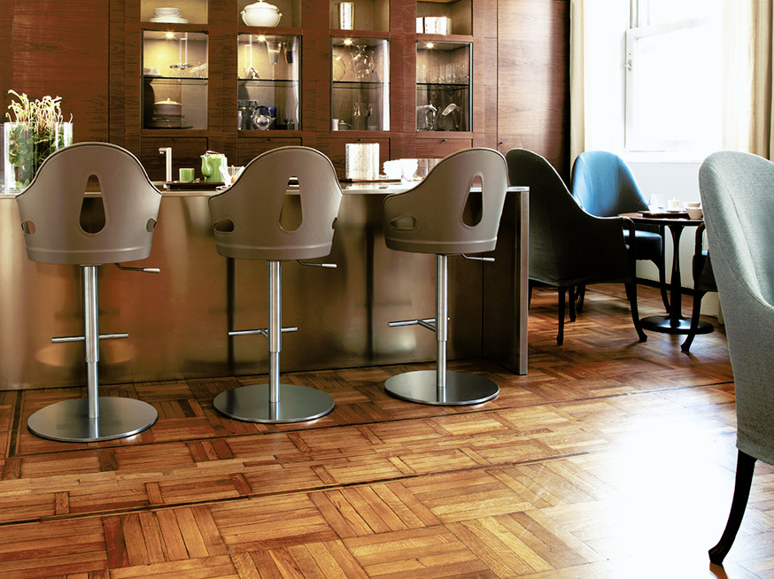 Dora Chair by Giorgetti, view 3