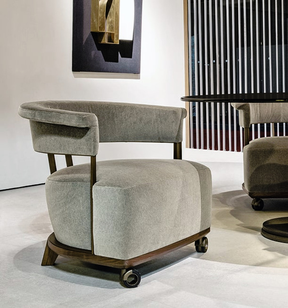 Lady Armchair by Giorgetti, view 3