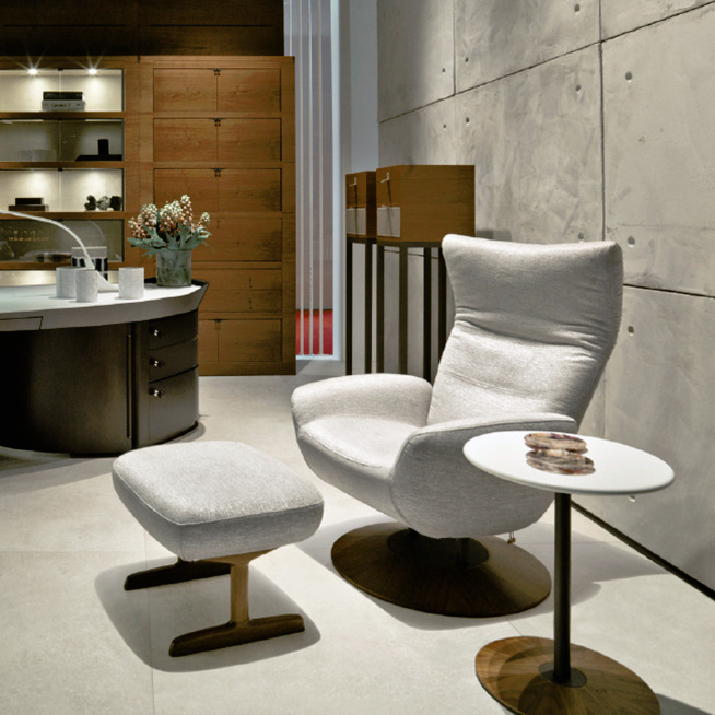 Magica Coffee and Side Table by Giorgetti, view 2