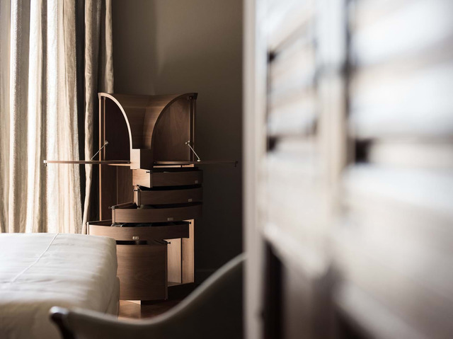 Nyn Bookcase by Giorgetti