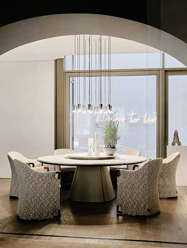 Progetti Silky Armchair by Giorgetti, view 3