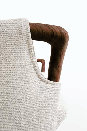 Progetti Silky Armchair by Giorgetti, view 5