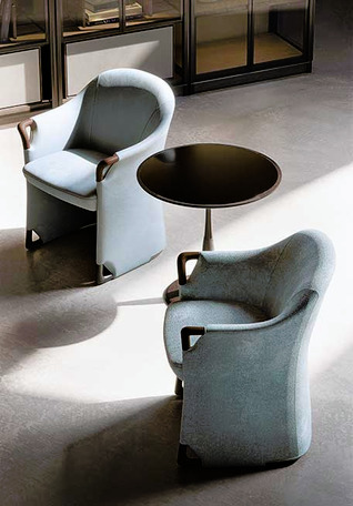 Progetti Silky Armchair by Giorgetti, view 4