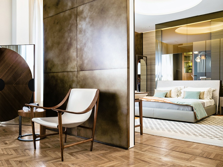 Swing Chair by Giorgetti, view 3