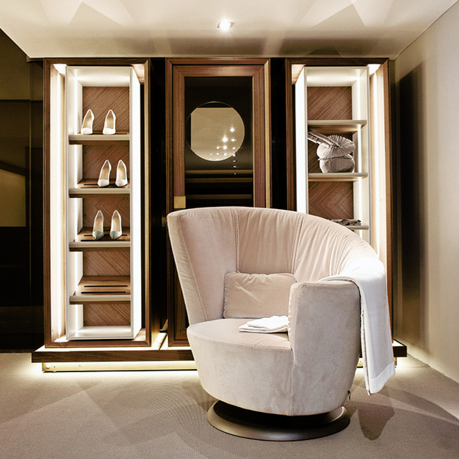 Town Bookcase by Giorgetti, view 5