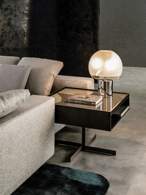 Close Side Table by Minotti, view 2
