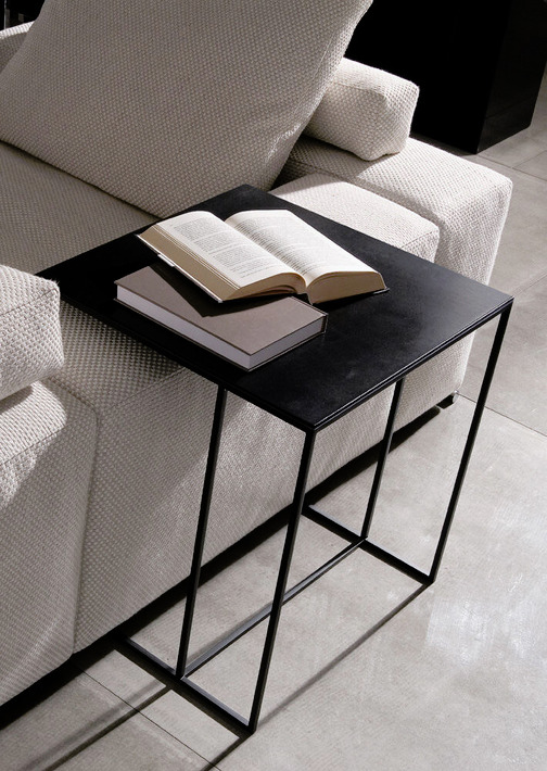 Leger Side Table by Minotti, view 6