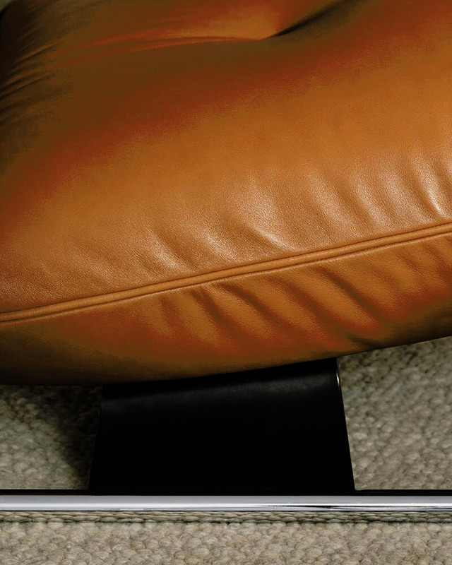 Libra Armchair by Minotti, view 2