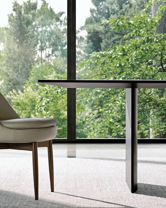 Linha Fina Dining Table, view 2