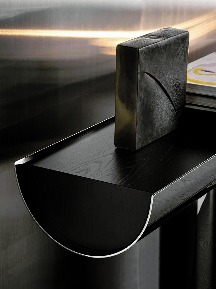Pilotis Console