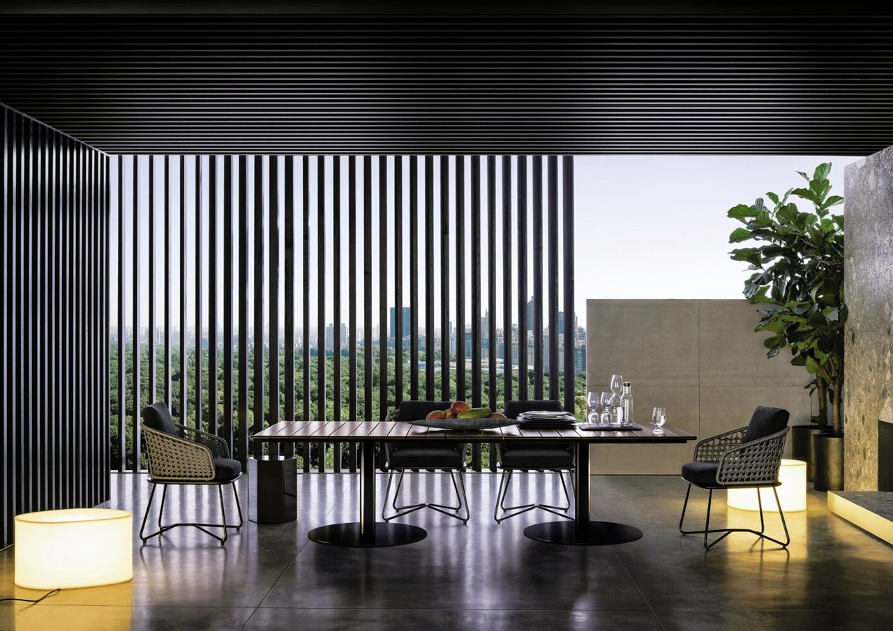 Rivera Little Armchair by Minotti, view 4