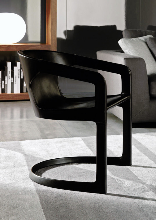 Twombly Armchair by Minotti, view 2