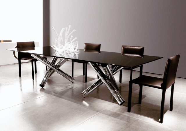 Van Dyck Dining Table