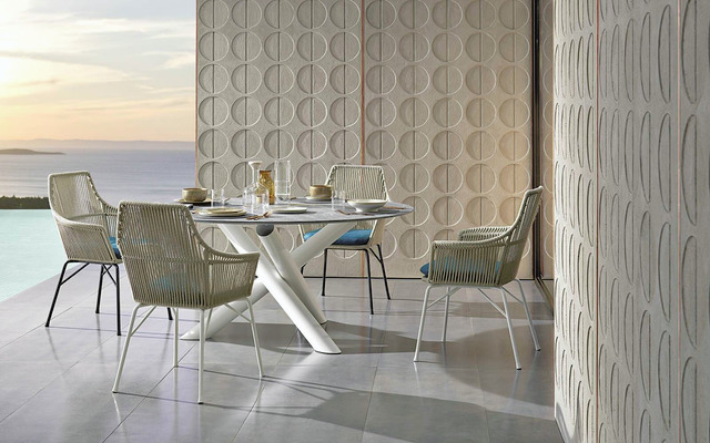 Van Dyck Outdoor Side Table