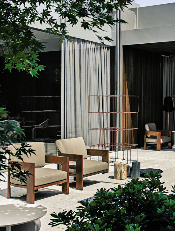 Warhol Iroko Outdoor, view 4