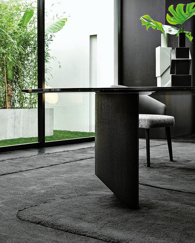 Wedge Dining Table by Minotti, view 3