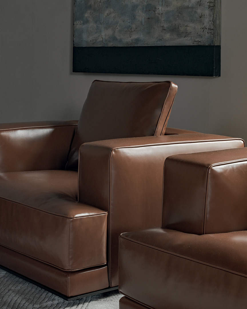 Molteni&C Augusto Armchair, view 2