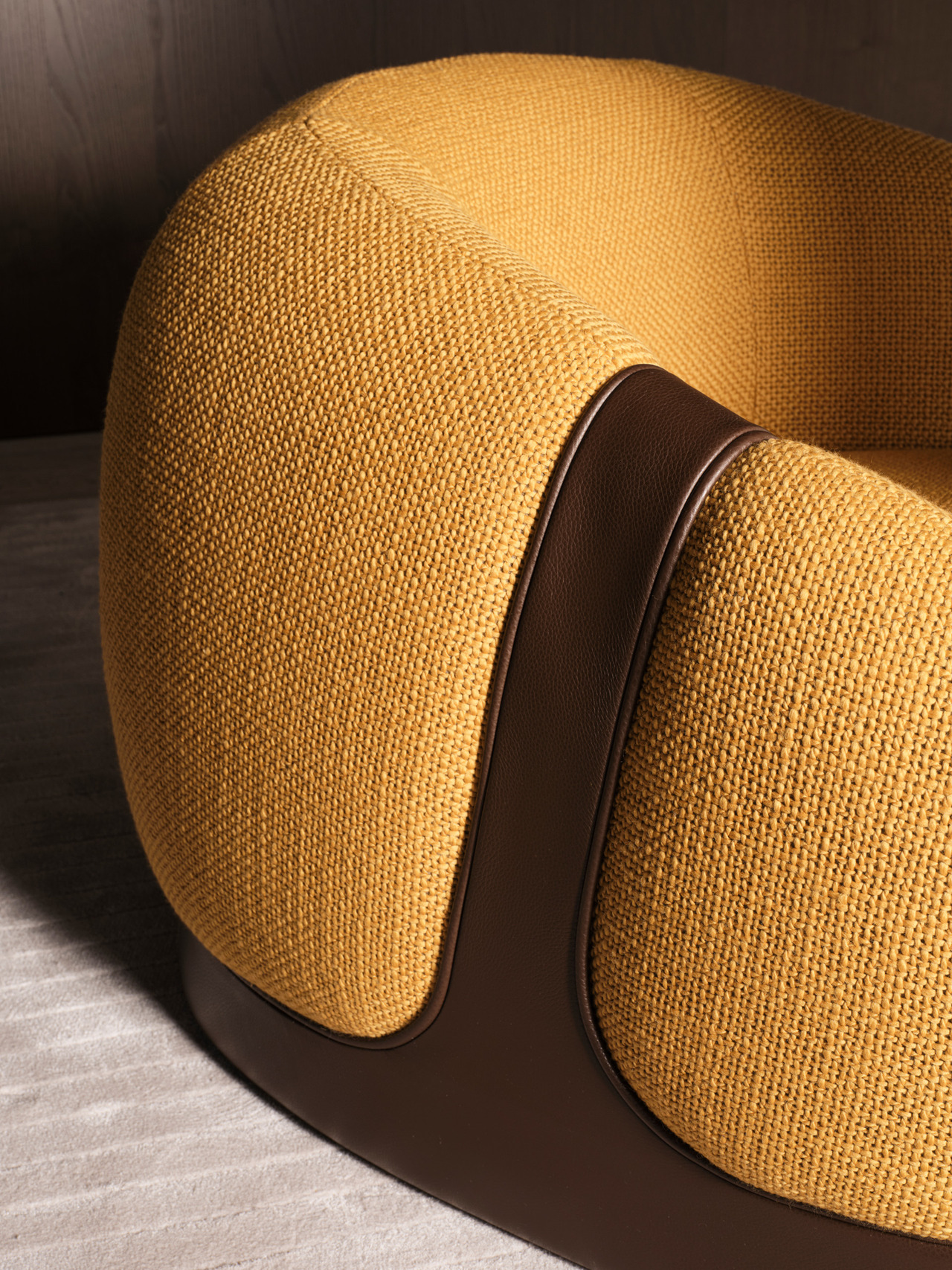 Molteni&C Corsetto Armchair, view 3