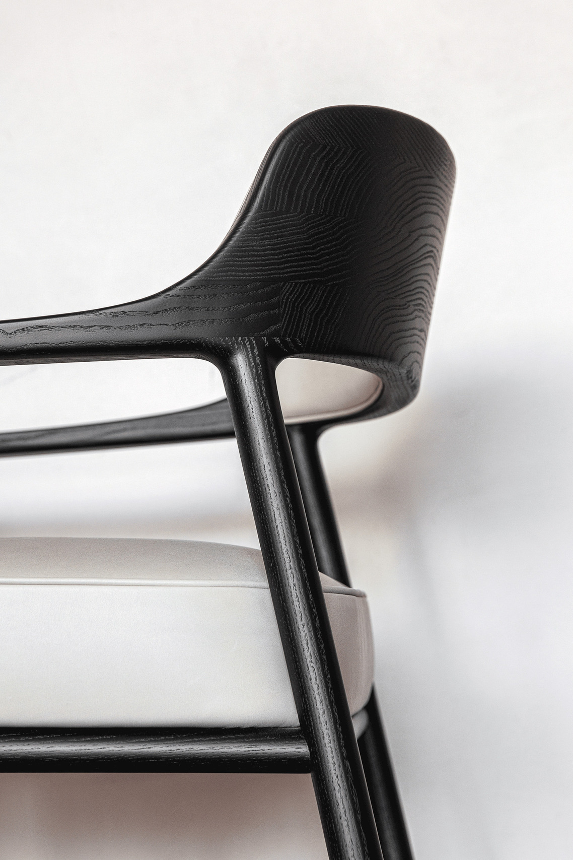 Molteni&C Walter Armchair, view 2