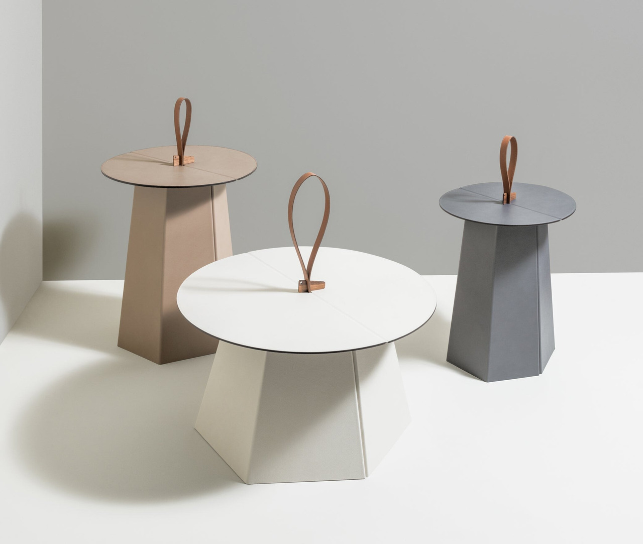 Aile Folding Table, view 5