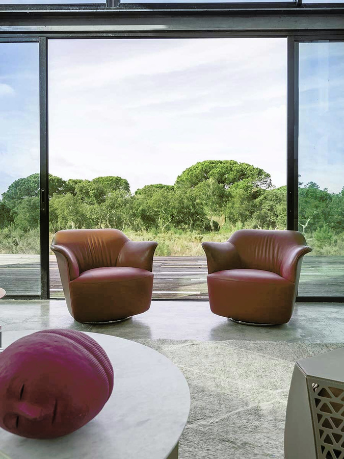 Aida Armchair, view 3