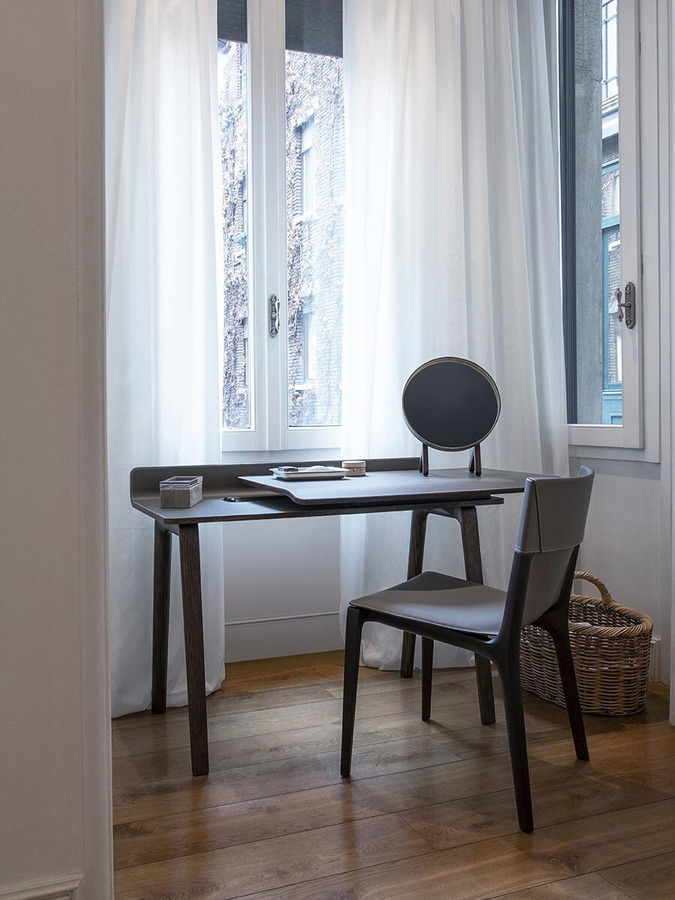 Iren Desk, view 5