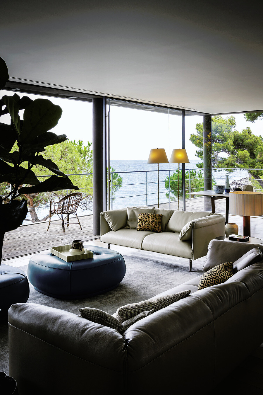 John-John Sofa, view 4