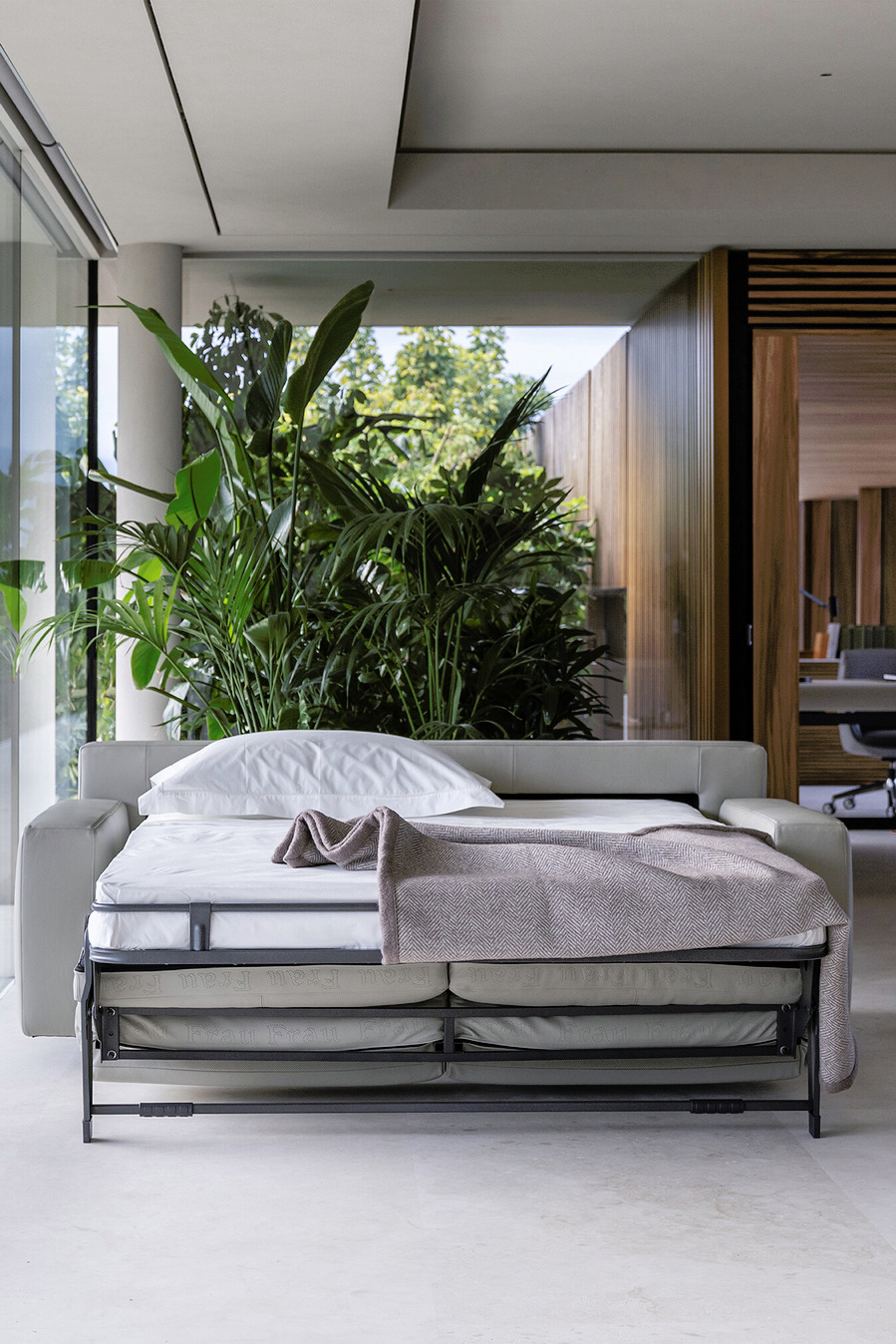 MassimoSistema Sofa Bed by Poltrona Frau, view 4