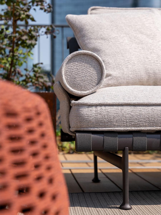 Souvenir d'Italie Outdoor Sofa, view 5