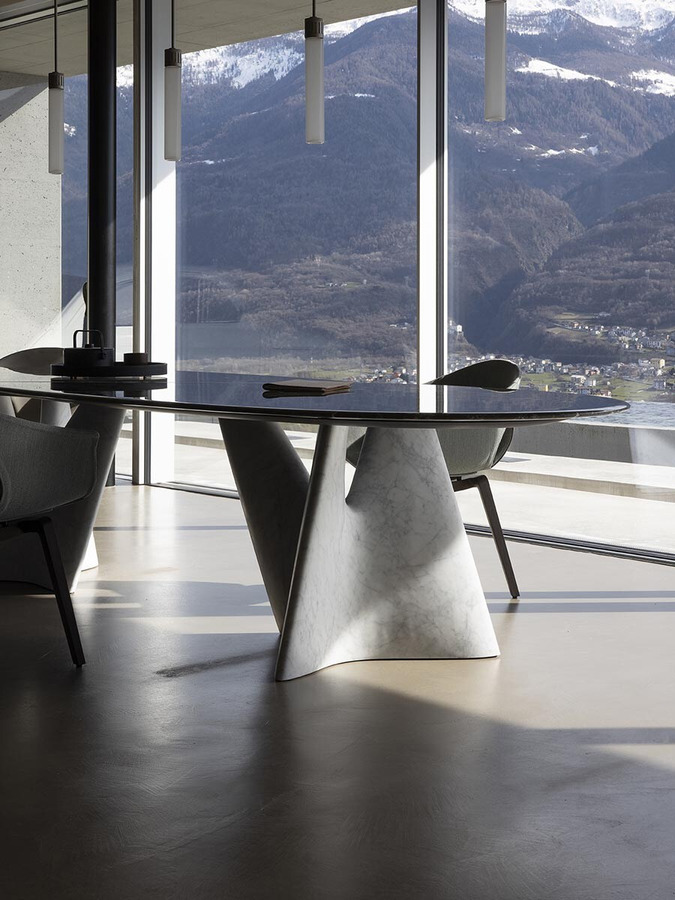 Infinito Table by Poltrona Frau, view 4
