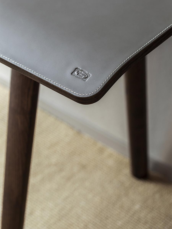Iren Desk, view 7