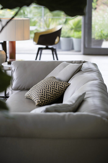 John-John Sofa, view 6