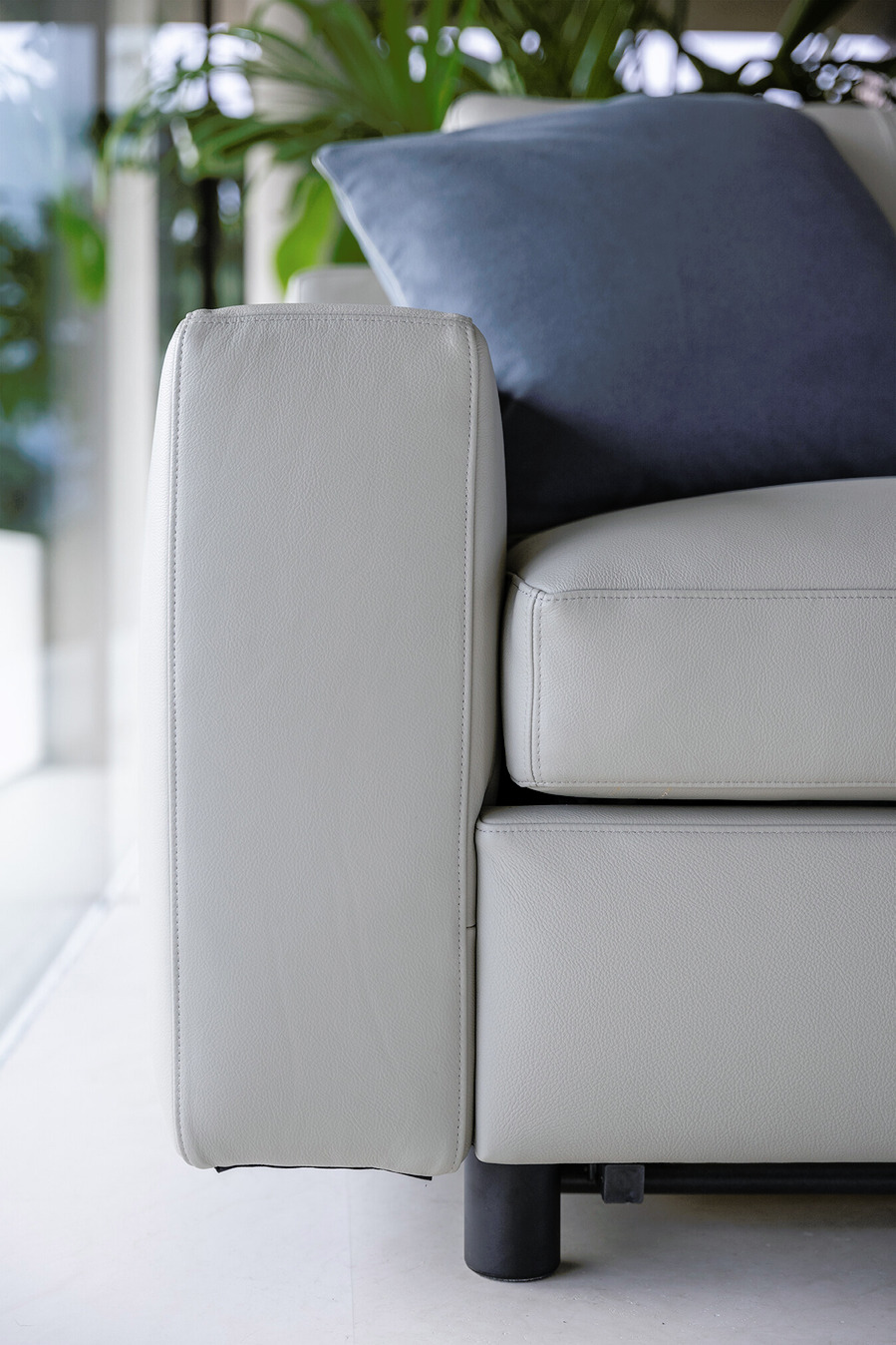 MassimoSistema Sofa Bed by Poltrona Frau, view 6