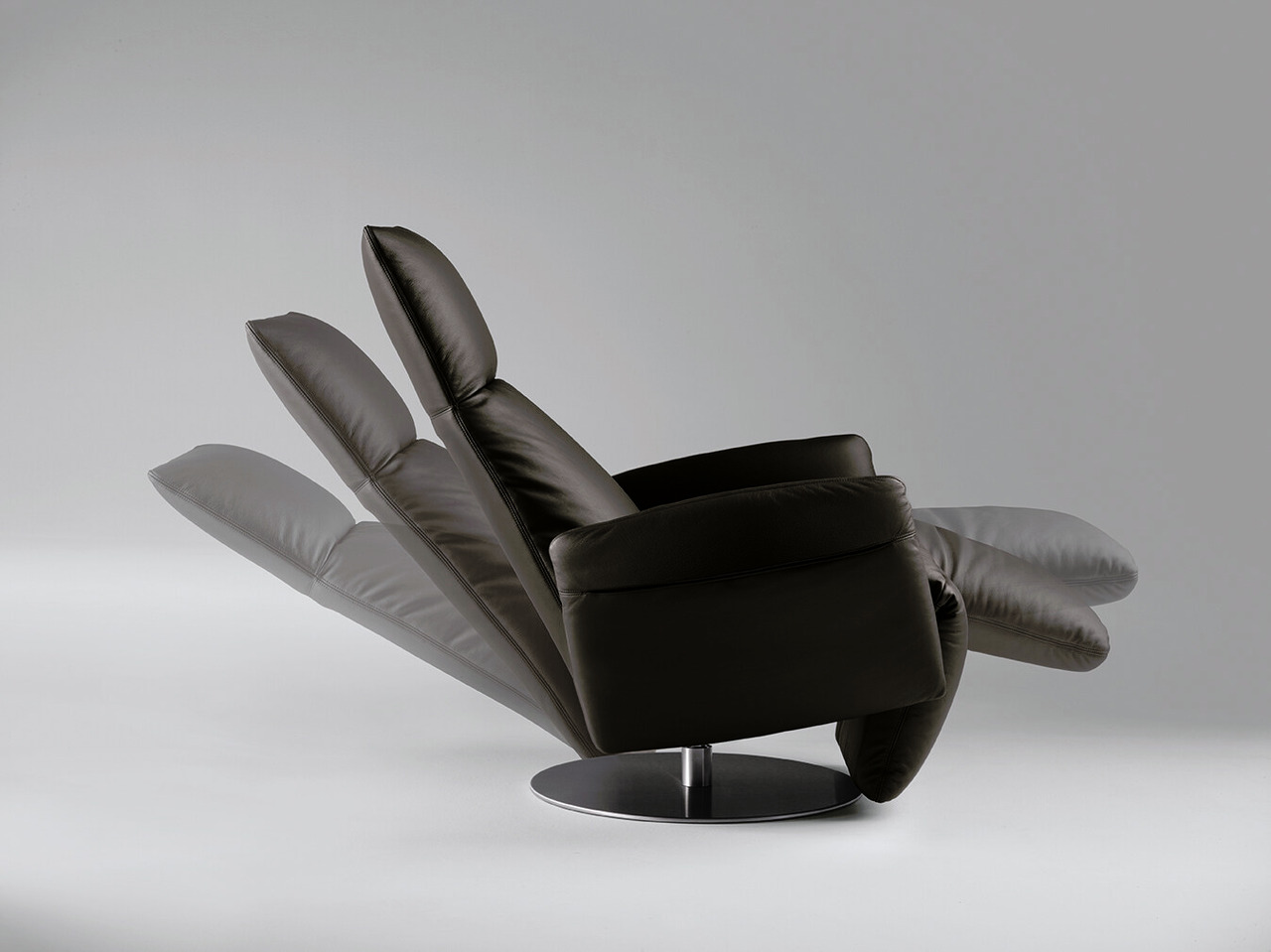 Pillow Recliner Chair by Poltrona Frau, view 6