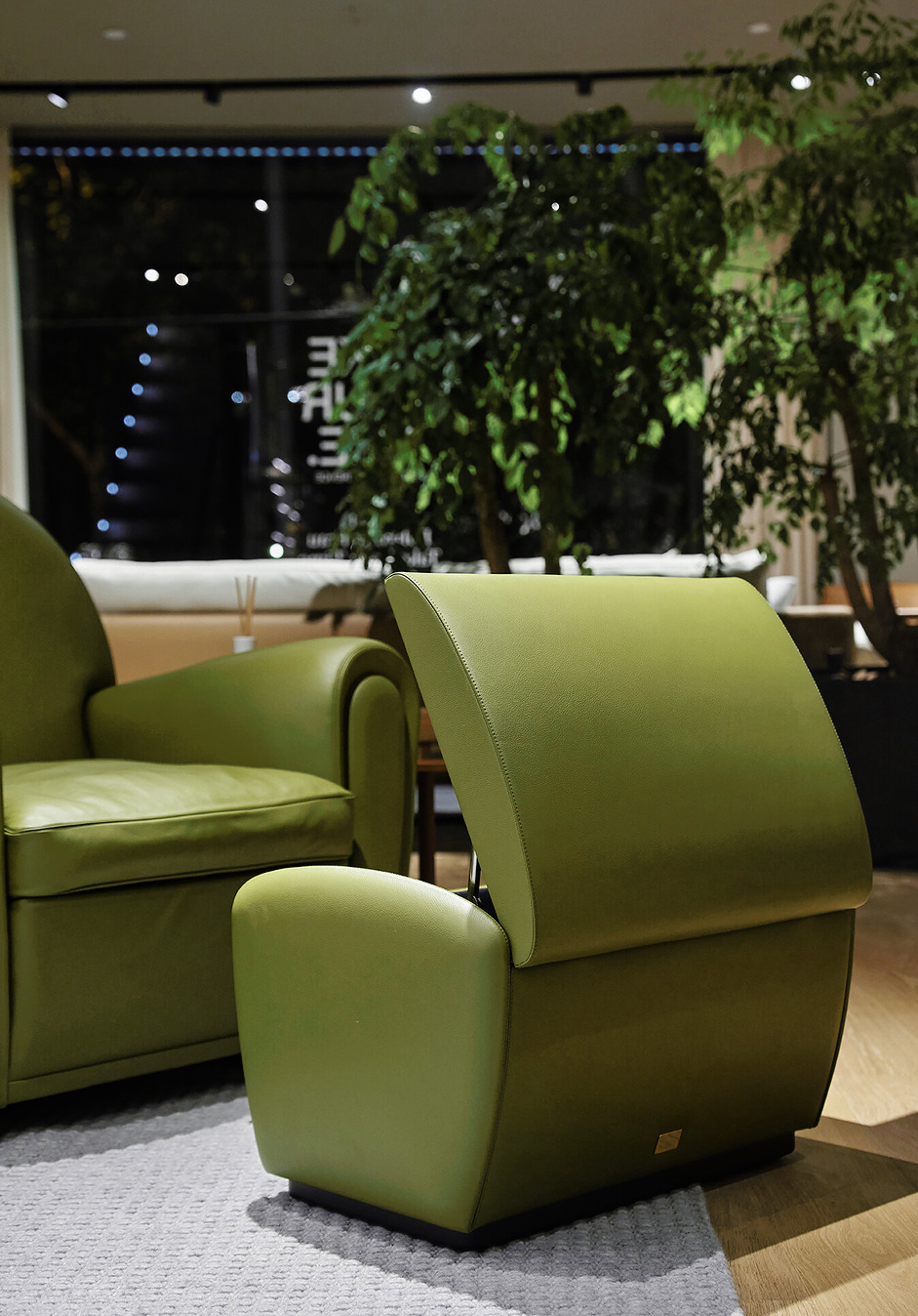 Vanity Fair XC Armchair by Poltrona Frau, view 7