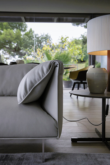 John-John Sofa, view 7