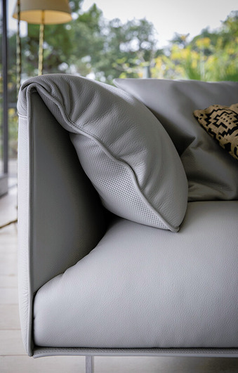 John-John Sofa, view 8