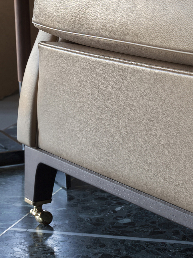2019 Armchair, view 8