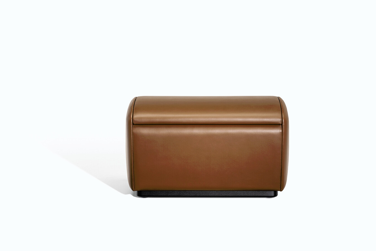 Vanity Fair XC Armchair by Poltrona Frau, view 10