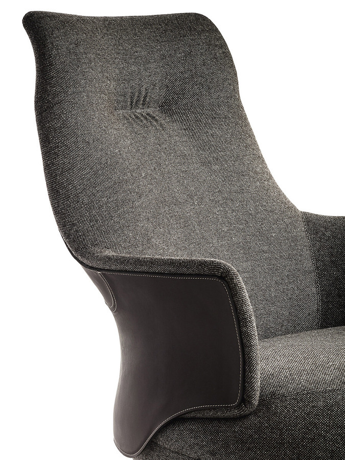 Assaya Armchair by Poltrona Frau, view 11