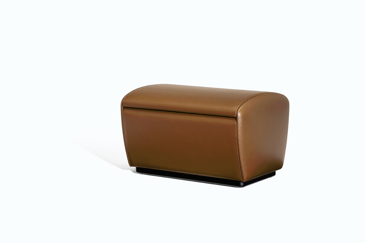 Vanity Fair XC Armchair by Poltrona Frau, view 12