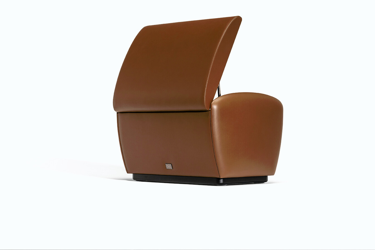 Vanity Fair XC Armchair by Poltrona Frau, view 14
