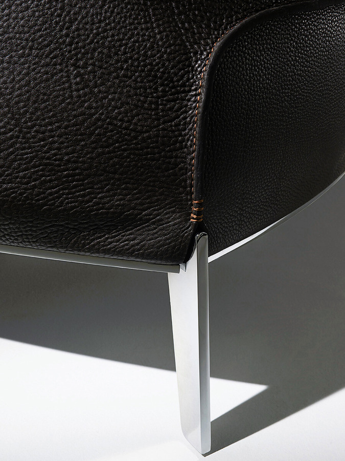 Archibald Gran Comfort Armchair, view 15