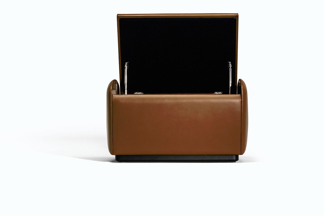 Vanity Fair XC Armchair by Poltrona Frau, view 16